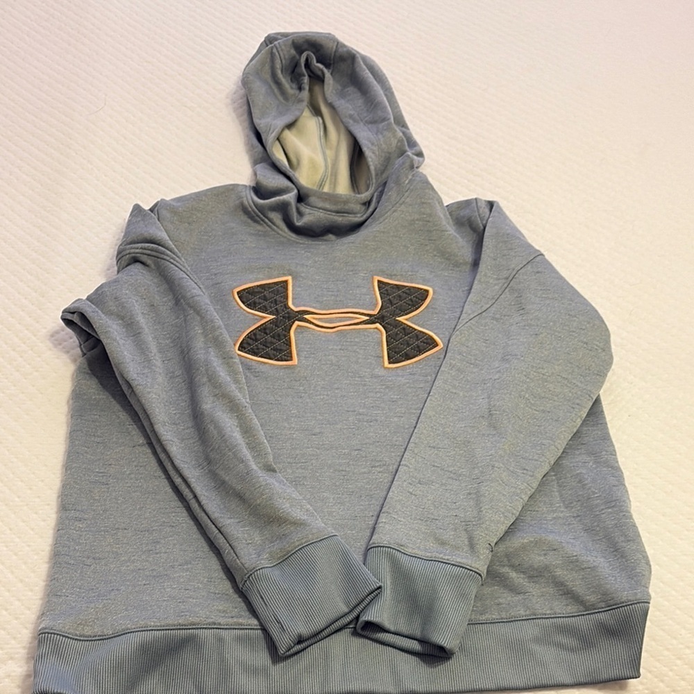 Under Armour Cold Gear Women’s light Blue sweatshirt with hood. Size L